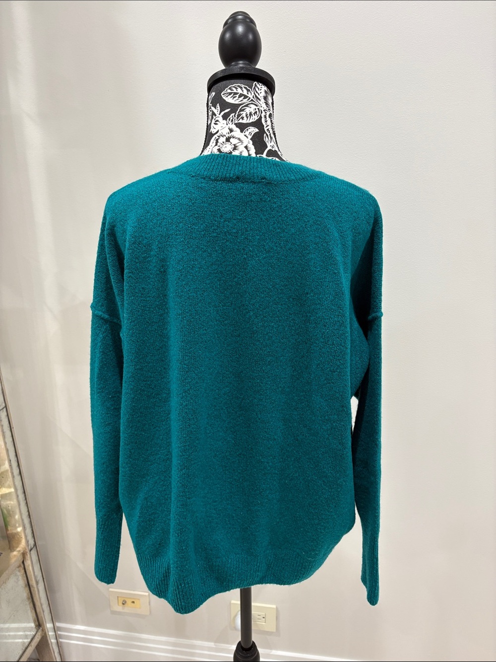 Vince Camuto Green Crewneck Sweater size medium - Picture 2 of 4